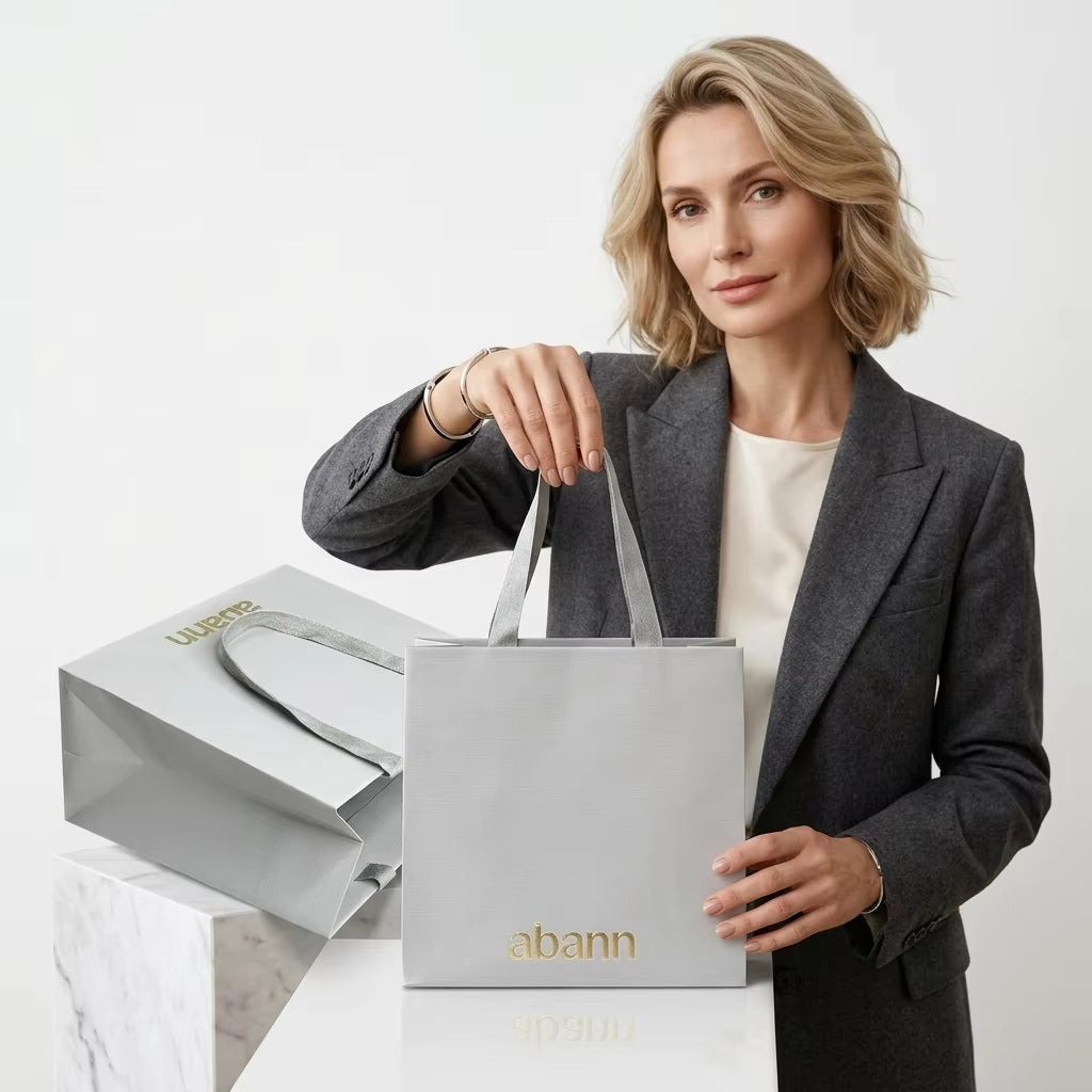 Cardboard White Paper Bags, Smooth Surface Shopping Bags with Paper Handles, for Gift Packaging