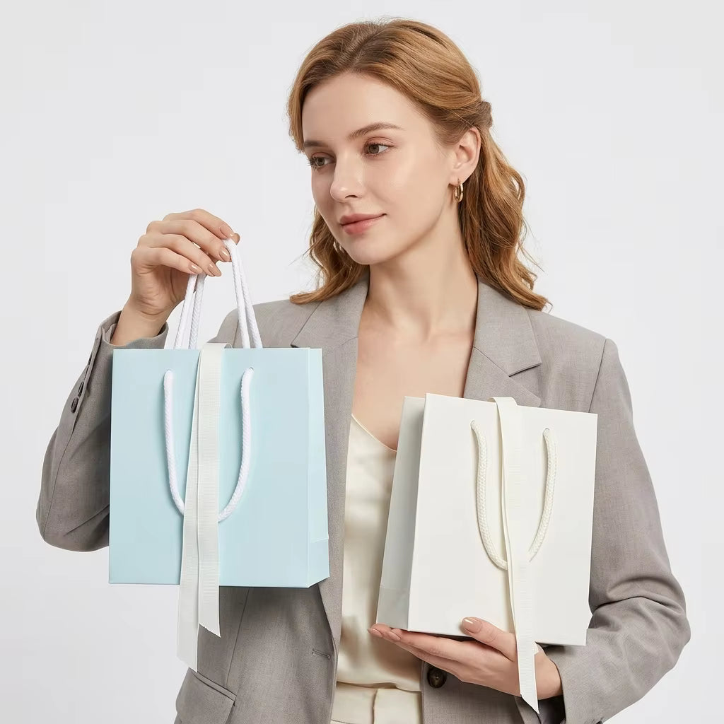 Custom Size White Cardboard Bags, OEM Paper Gift Bags with Handles for Cosmetic and Perfume Packaging